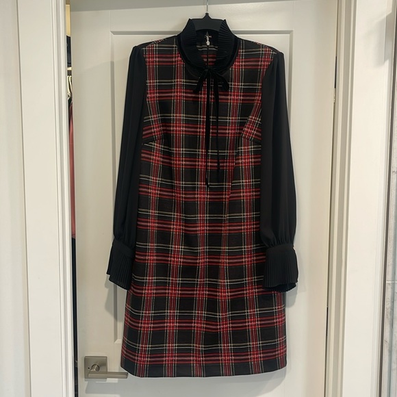 Tommy Hilfiger Dresses & Skirts - Tommy Hilfiger Long Sleeve Ruffle Tie Mock Neck Plaid Dress